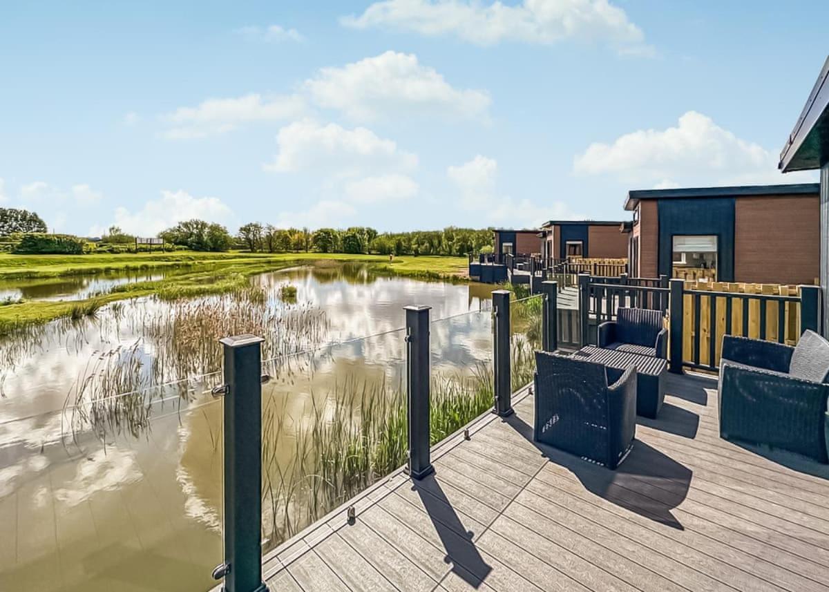 Waterside Hambleton Lakeside Lodges Poulton-le-Fylde Ngoại thất bức ảnh