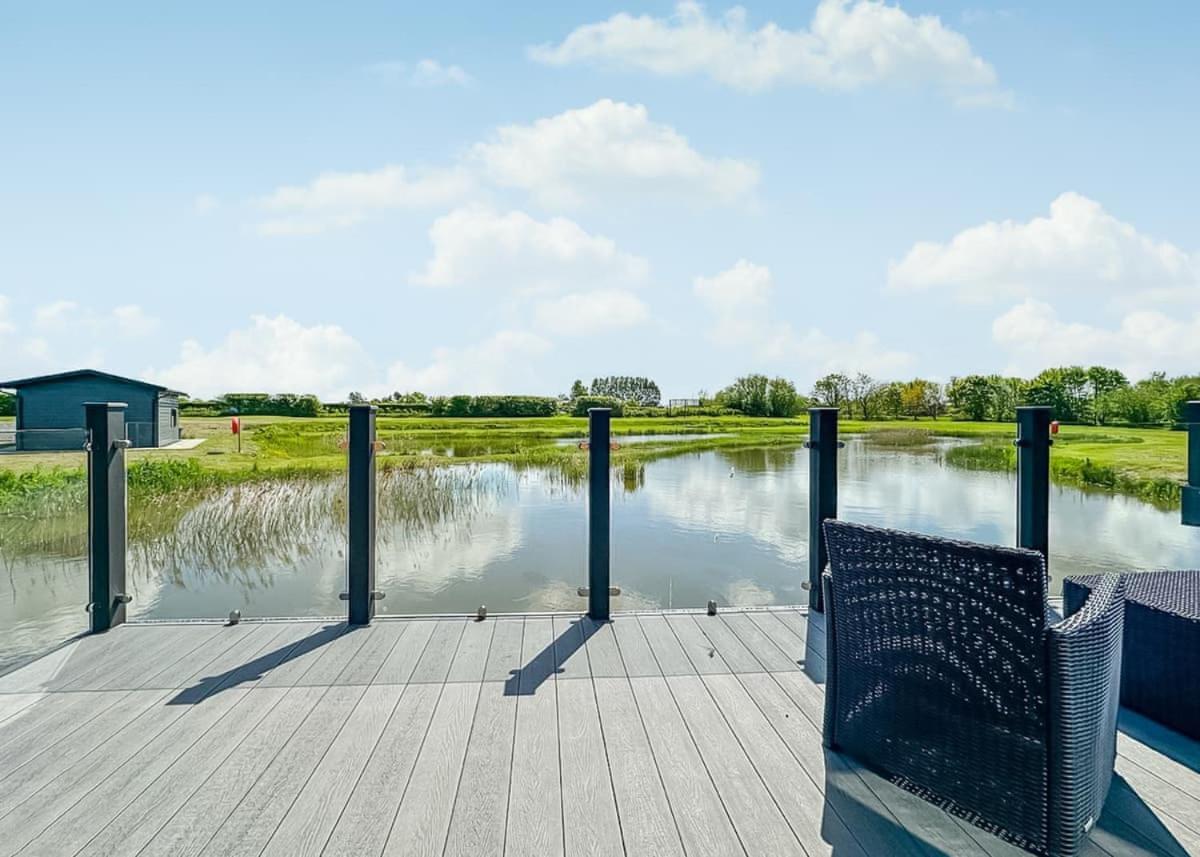 Waterside Hambleton Lakeside Lodges Poulton-le-Fylde Ngoại thất bức ảnh