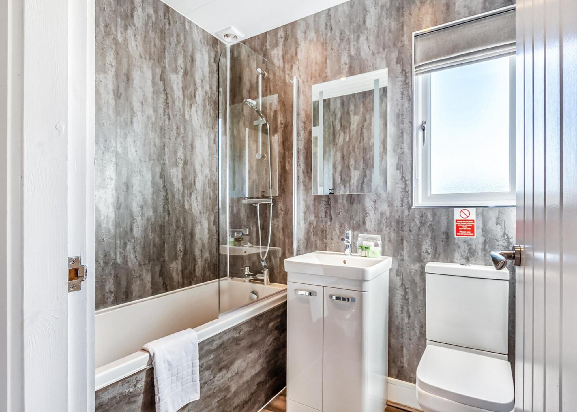 Waterside Hambleton Lakeside Lodges Poulton-le-Fylde Phòng bức ảnh